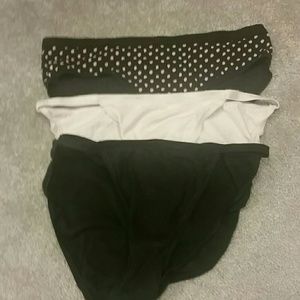 Victoria's Secret lot 3 panties large